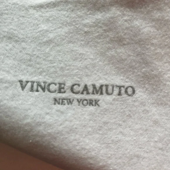 COPY - Plums vince camuto leather crossbody bag come with a dust bag - Picture 11 of 15